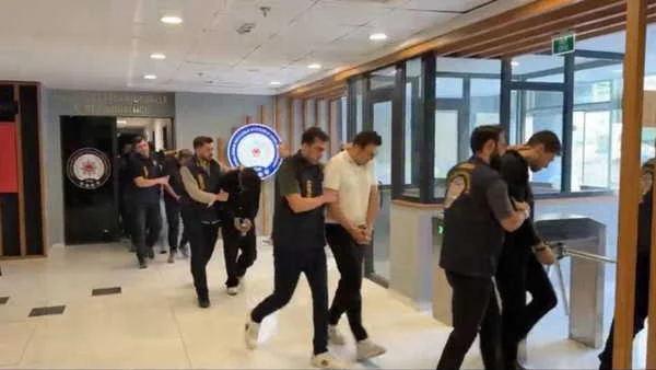 Evlilik vaadi ve eskort ilanlarıyla dolandırıcılık: 10 kişi tutuklandı 1 Evlilik vaadi ve eskort ilanlarıyla dolandırıcılık: 10 kişi tutuklandı