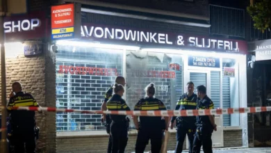 Explosie en brand bij avondwinkel veroorzaken schade aan pui 5 Explosie en brand bij avondwinkel veroorzaken schade aan pui