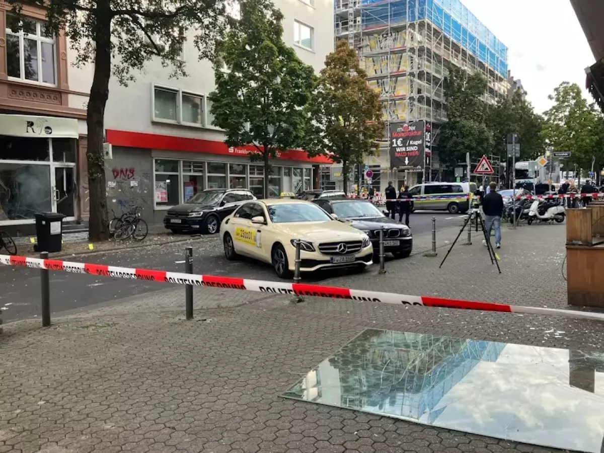 Two explosions rock Frankfurt streets in early-morning incidents 1 Explosion