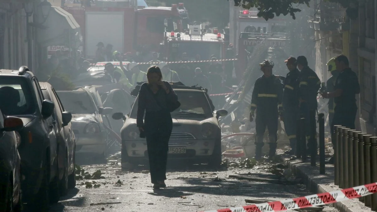 Explosion linked to gas kills six in downtown Athens 1 Explosion