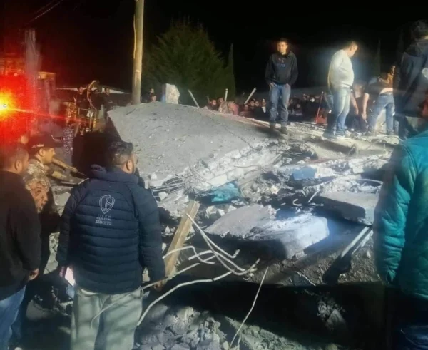 Al menos diez muertos y 64 heridos por una explosión de pirotecnia en el centro de México 10 Explosión de pirotecnia en una fiesta patronal en México deja 10 muertos y 64 heridos
