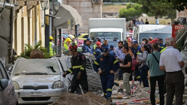 Explosion trifft auch Touristen: Sechs Vermisste: Wohnhaus nahe der Akropolis eingestürzt 1 Explosion trifft auch Touristen: Sechs Vermisste: Wohnhaus nahe der Akropolis eingestürzt