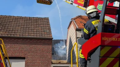 Feuer in Hilfarth: Zwei Häuser nach Brand nicht mehr bewohnbar 4 Feuer in Hilfarth: Zwei Häuser nach Brand nicht mehr bewohnbar