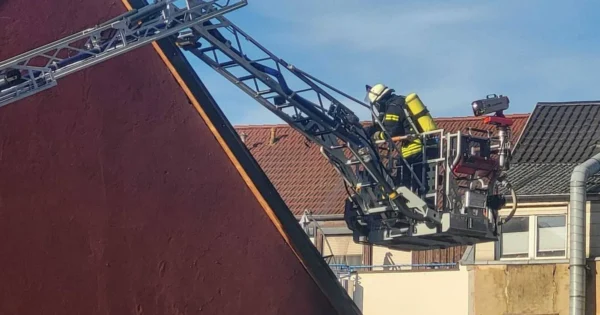 Feuerwehr in Neunkirchen: Wohnhaus-Brand in der City – Menschen verlieren ihre Unterkunft (Fotos)