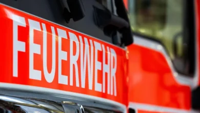 Feuerwehr löscht Brand nahe Aindlinger Sportanlage: Feuer wurde wohl absichtlich gelegt