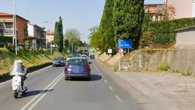 Finisce contro un muro, muore motociclista di 60 anni