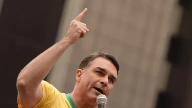 Flávio defende acabar com consórcio Lula-Moraes e cita "3ª facada"