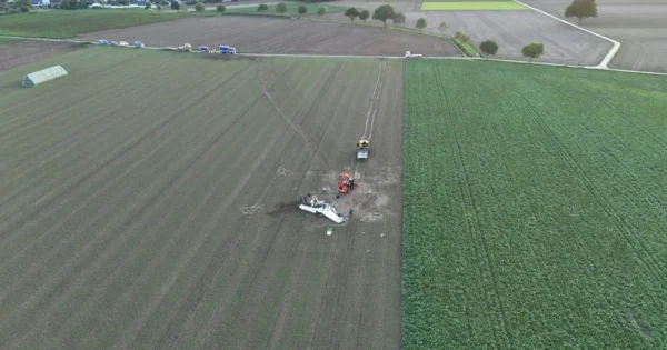 Flugzeugabsturz in Erkelenz: Auch Tochter des Piloten ist unter den Todesopfern