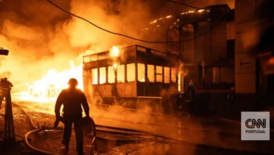 Fortes explosões, dois mortos e "danos significativos": Rússia lança ataque "complexo" contra