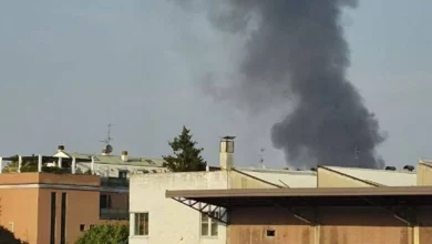 Fumo nero visibile a distanza, maxi incendio a Paderno Dugnano
