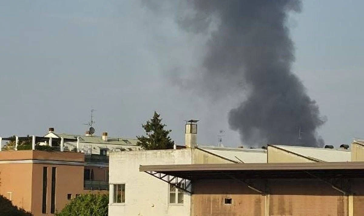Fumo nero visibile a distanza, maxi incendio a Paderno Dugnano