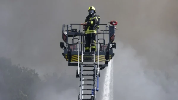 Großbrand Uthwerdum heute: Warnung Großbrand 1 Großbrand Uthwerdum heute: Warnung Großbrand