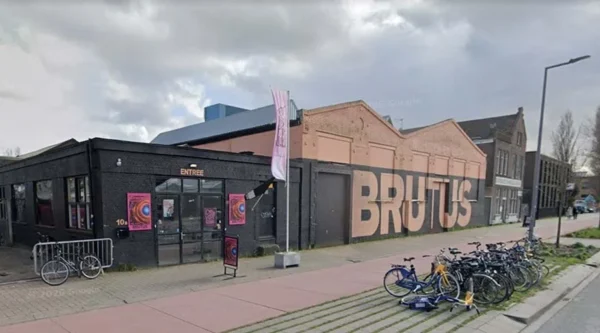Grote brand bij museum Brutus Art Space in Rotterdam