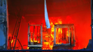 Grote brand in loods met voertuigen 8 Grote brand in loods met voertuigen