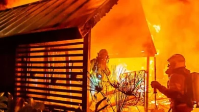 Grote brand verwoest vakantiewoningen 14 Grote brand verwoest vakantiewoningen