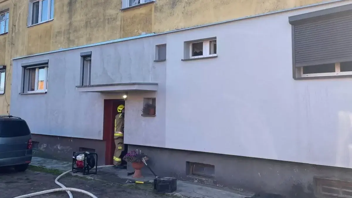 Groźny pożar na północy regionu. Sześć zastępów straży w akcji, ewakuowano mieszkańców