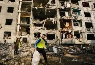Guerre en Ukraine : des frappes russes massives sur plusieurs régions font au moins deux morts et vingt-huit blessés