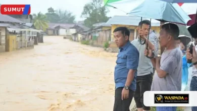 Hujan Deras Sebabkan Banjir di Sejumlah Titik Sibolga, Wali Kota Turun Langsung Pantau Lokasi 4 Hujan Deras Sebabkan Banjir di Sejumlah Titik Sibolga, Wali Kota Turun Langsung Pantau Lokasi