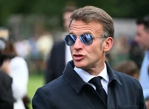 Il envoyait des menaces et des insultes à Emmanuel Macron directement sur son téléphone personnel : jugé, l'ancien ingénieur assure avoir obtenu son numéro via une clé USB 4 Il envoyait des menaces et des insultes à Emmanuel Macron directement sur son téléphone personnel : jugé, l'ancien