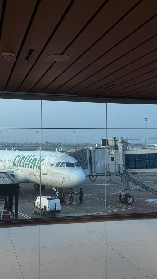 Anak Krakatau Eruption Covers Parts of Jakarta in Volcanic Ash, Closes Main Airport
