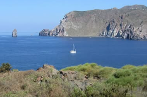 Britannico di 35 anni trovato morto nudo in Sicilia: indagini su un possibile rito esoterico 3 Britannico di 35: Britannico di 35 anni trovato morto nudo in Sicilia: indagini su un possibile rito esoterico