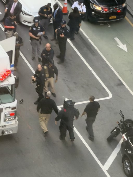 Video: NYPD Bomb Squad locks down Midtown Manhattan near UN over suspicious package 1 Video: NYPD Bomb Squad locks down Midtown Manhattan near UN over suspicious package