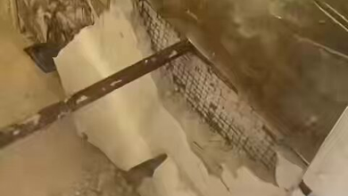 Vidéo 3 2: Vidéo: 3,2 millions d’euros découverts cachés dans les murs près de Naples, 34 arrestations