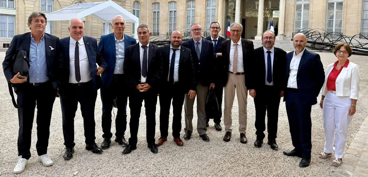 Incendie de Saumos. Reçus à l'Élysée, les maires demandent d'accélérer la reconstruction 1 Incendie de Saumos. Reçus à l'Élysée, les maires demandent d'accélérer la reconstruction