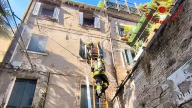 Incendio a San Polo, fumo nero e scoppi