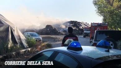 Incendio a Taverna del Re, bruciano le ecoballe: vigili del fuoco al lavoro