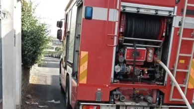 Incendio su via Tiburtina a Roma: a fuoco ex chiosco di fiori, fumo nero sulla stazione