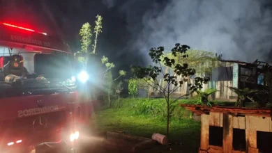 Irineópolis: Incêndio destrói totalmente residência de madeira na comunidade de Serra Grande