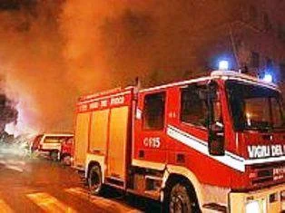 Ischia. Fiamme sul Monte Trippodi, incendio nella zona della Madonna: vigili del fuoco