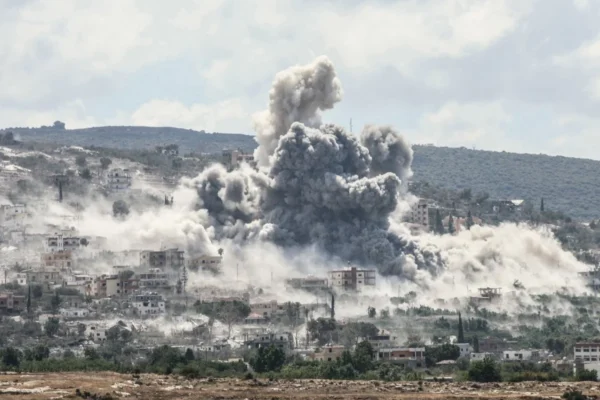 Israel ataca sul do Líbano em retaliação ao Hezbollah e ordena evacuação de moradores