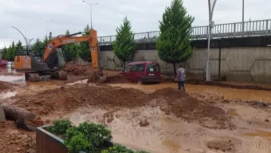 İyidere'de iki gün önce aldığı araç sel sularına teslim oldu 4 İyidere'de iki gün önce aldığı araç sel sularına teslim oldu