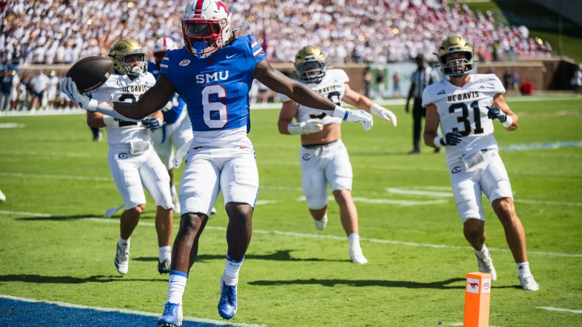 Jennings tosses 5 TDs as No. 17 SMU routs UC Davis 56-10 in scorching Texas heat 1 Jennings tosses 5