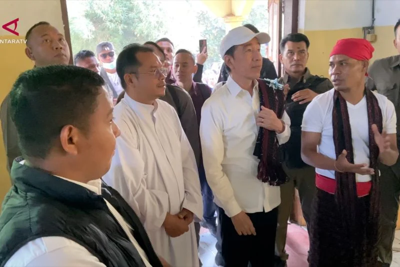 Jokowi tinjau kerusakan Gereja Paroki Keluarga Kudus Lei