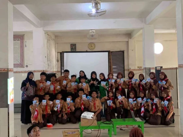 K3 UNUSA Ajarkan Siswa SD Al-Ishlah Surabaya Mitigasi Gempa dan Kebakaran