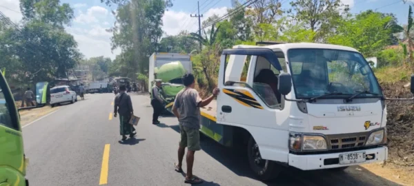 Kecelakaan Adu Banteng 2 Truk di Galis Bangkalan, Usai Nekat Ambil Jalur Berlawanan