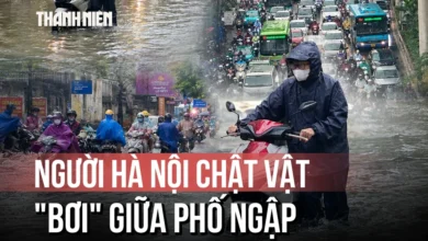 'Kiếp nạn' ra đường sáng giữa tuần ở Hà Nội: Gửi xe máy nhà người lạ vì ngập