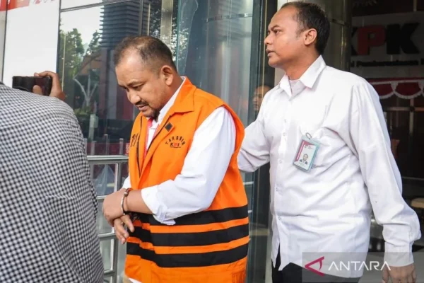 KPK duga anggota DPRD jadi perantara pada kasus Anom Widiyantoro