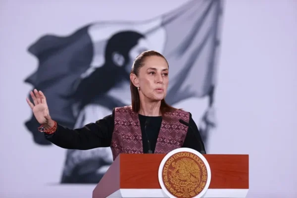 La presidenta de México, Claudia Sheinbaum, defiende al sistema electoral mexicano ante las alertas del expresidente colombiano Gustavo Petro sobre posibles manipulaciones.