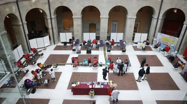 La Puerta del Sol se vuelve a convertir en un macrocentro de donación de sangre: los grupos B-, 0-, 0+, A+, A- y AB- están en alerta roja
