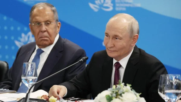 La Russia ordina la chiusura del Consolato tedesco a San Pietroburgo.