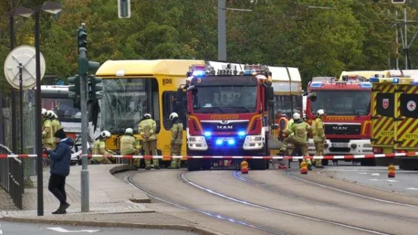 Ladung mit Propangasflaschen: Lkw mit Straßenbahn kollidiert - vier Verletzte