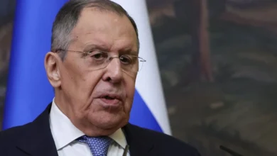 Lavrov acusa Ocidente de iniciar "guerra de verdade" contra a Rússia