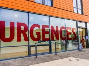 "Le médecin aurait dû le savoir" : dix ans après la mort de son fils de 17 ans, elle se bat toujours pour faire reconnaître une erreur de diagnostic