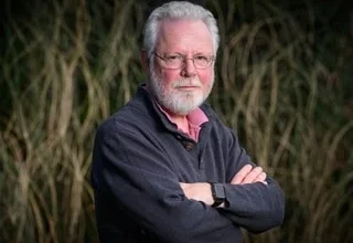 Le romancier et scénariste écossais Peter May est mort à l’âge de 74 ans