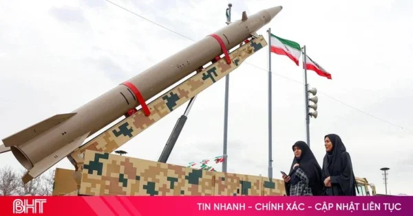 L'Iran afferma di aver testato un missile speciale mirato a una nave da guerra statunitense.