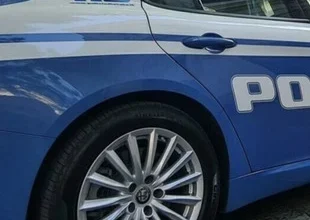 Lite violenta a Napoli, aggrediti gli agenti: arrestato 44enne e denunciato 43enne 4 Lite violenta a Napoli, aggrediti gli agenti: arrestato 44enne e denunciato 43enne